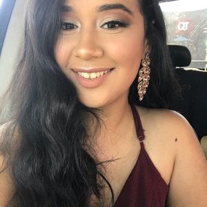 Meet your Posher, Yanet